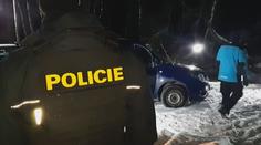 Policie řeší dvojnásobnou vraždu na Sokolovsku, oběti ležely u auta