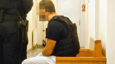 Obviněný primář zůstává ve vazbě. Vyšetřování stále probíhá, uvedla policie
