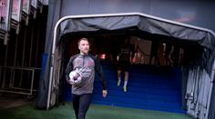 Tady se to stalo. Eriksen se vrátil na trávník, kde při Euru zkolaboval