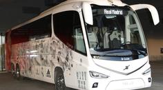 Obleky a hurá do Česka! Na Real čekal na letišti luxusní autobus