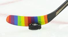 NHL zakazuje duhové pásky na hokejkách a speciální dresy