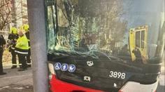 Řidič autobusu v Praze zkolaboval při řízení. Zranilo se sedm cestujících