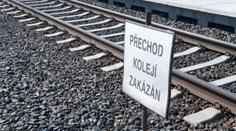 Vlak srazil u Liberce člověka. Ten odešel a hledá ho policie