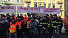 Někteří policisté a hasiči protestují. Nesouhlasí s povinným očkováním