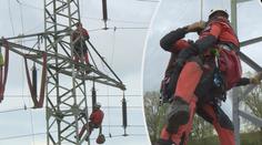 Hasiči trénovali speciální záchranu. Slaňovali z elektrických stožárů