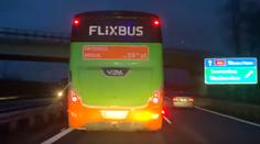 Řidič autobusu bezohledně blokoval sanitku! Prý ji neviděl ani neslyšel