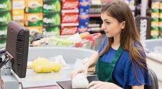 Neúčtovala známým zboží. Supermarket měla okrást o desítky tisíc