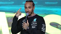 První Hamiltonova slova ve Ferrari. Nebojím se o něj, řekl šéf stáje