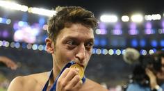Mesut Özil je charakter! Zaplatil operaci 23 dětem