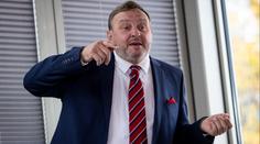 Hledaného Zítka zatkli policisté. Rozbili mu okno u auta a později ho propustili