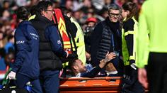 Neymara ze hřiště odnesli na nosítkách. Čekáme na výsledky testů, řekl trenér