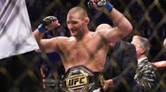 Kontroverzní hvězda UFC se oženila. Slavila střelbou z útočné zbraně