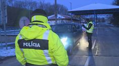 Češi převáželi afgánské migranty ze Slovenska. Chytila je policie