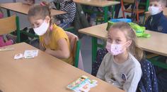 Přípravy ve školách se neobešly bez problémů. Učitelé zkoušeli testovat