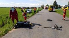 Na Pardubicku se srazila motorka s osobním autem. Motorkář zemřel na místě
