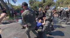 Střet demonstrantů s policií. Lidé v Izraeli protestují proti kontroverznímu zákonu