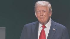 Americký prezident Trump slaví 80. narozeniny. Oslavy pojal velkolepě
