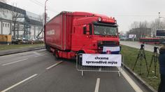 Problémy v dopravě: Slovenští autodopravci blokují města i hranice