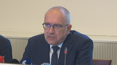 Učitelům porostou platy. Vláda na ně dá čtyři miliardy navíc, oznámil Bek