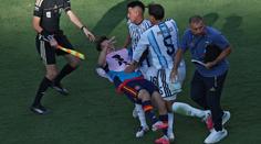 FIFA tvrdě trestala rvačku po finále MS. Paredes dostal stopku na deset zápasů