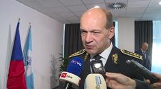 Politici žádají škrty v policii. Chtějí rušit vysoce postavená místa