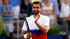 Chorvat Čilič končí na Wimbledonu kvůli covidu, trénoval i s Djokovičem