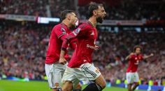 Manchester United má první letošní výhru. V nastavení ho spasil Fernandes