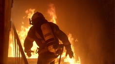 Hrdinní hasiči, kteří zachraňovali životy ve věžáku, mají rakovinu
