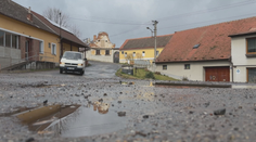 Silnice v části Strakonic je v hrozném stavu. Místní podepisují petici