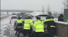 VIDEO: Číňané bojují s nečekanou sněhovou nadílkou