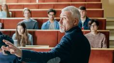 Spory na pražské univerzitě. Děkan prý fakultu poškozuje, chtějí jeho konec