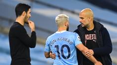 Anglie řeší Agüerovo sáhnutí na rozhodčí, Guardiola se ho zastal