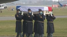 Mrtvá vojákyně je zpátky v Česku. Michaelu přivezl armádní speciál