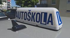 Učitel autoškoly se při výuce měl snažit přejet expřítelkyni. Dva roky učit nebude