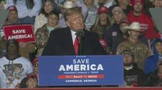 Trump se dopustil zločinu, když burcoval dav k útoku na Kapitol, tvrdí soudce