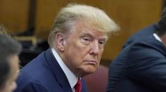 Soud potrestal Trumpa za sexuální zneužití. Musí zaplatit obří odškodné