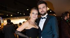 Herec Vašek Matějovský se zasnoubil. Vyhrála jsem život, říká jeho přítelkyně Karolína