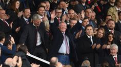 Alex Ferguson je zpět! Po operaci mozku mu tleskal celý stadion