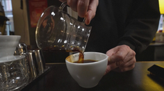 Unikátní barista. Robot ve Finsku navrhl lahodnou kávovou směs, lidé ji milují