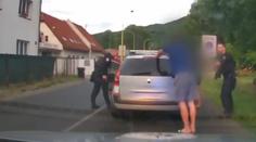 Policisté bleskově dopadli zloděje. Potkali ho, když odjížděl od krádeže
