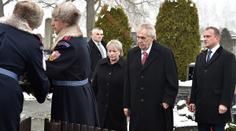 Zeman v Lánech uctil památku Masaryka. K hrobu přijel i Babiš