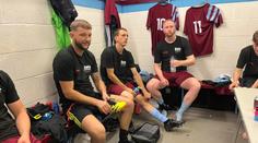 Na velšský tým zaútočili baseballovými pálkami. Gólmanovi rozmlátili koleno