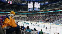 Fanoušci NHL obdivují O2 arenu. Oni mají držáky na pití, žasnou