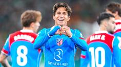 Atlético smázlo Betis. Simeoneho parádní gól slabší nohou