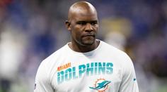 NFL je řízená jako plantáž, stěžuje si trenér v žalobě. Prý byl nucen prohrávat