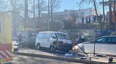 Dodávka v Praze srazila lidi na zastávce. Policie zveřejnila důvod nehody
