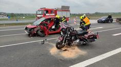 Vážná nehoda na Chrudimsku. Těžce zraněného motorkáře převážel vrtulník