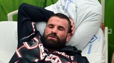 Vémola po operaci zůstává v nemocnici. Jeho lidé popsali, jak na tom je
