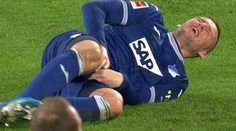 Tvrdá rána mezi nohy sestřelila Kadeřábka, obránce skončil v bolestech