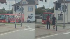Nebezpečný manévr: Řidič autobusu se otáčel přímo na hlavní silnici